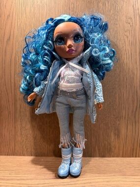 Rainbow High Winter Break Skylar